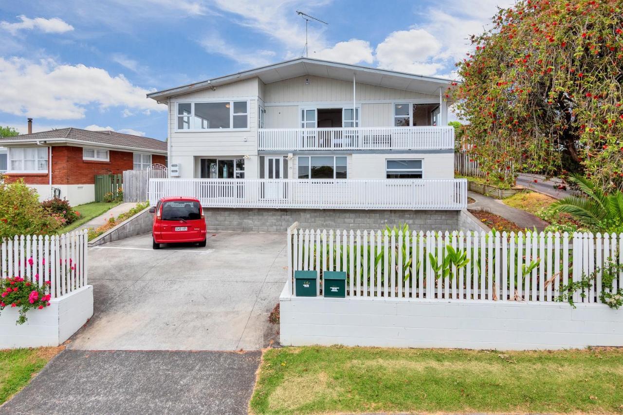 Fabulous Three Bedroom Home In Pakuranga Окленд Экстерьер фото