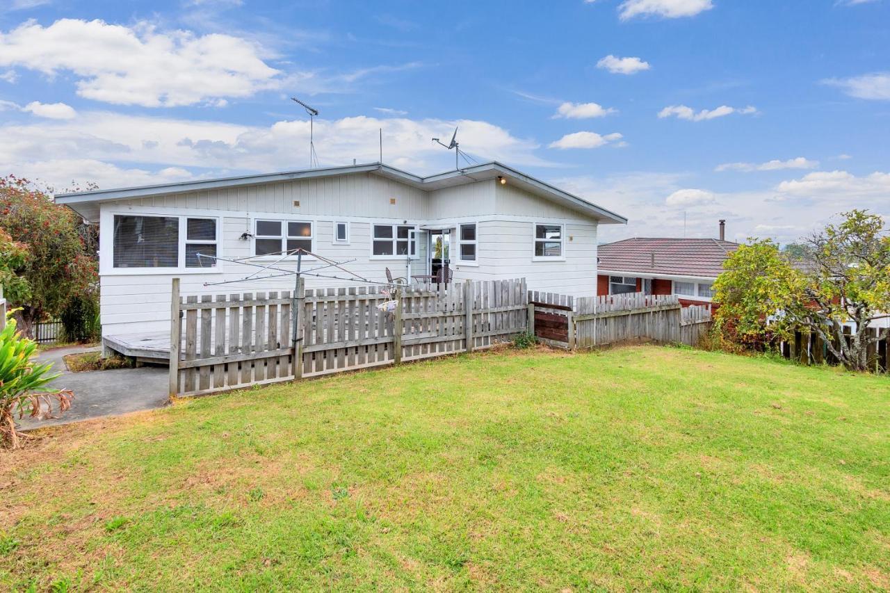 Fabulous Three Bedroom Home In Pakuranga Окленд Экстерьер фото